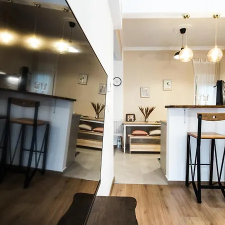 Luxury Centre With Balcony Apartment *
