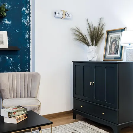 Luxury Center With Balcony *