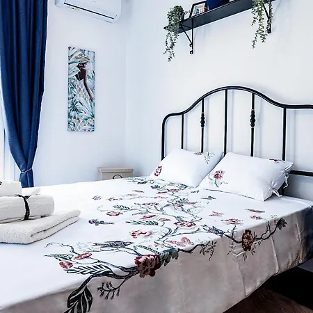 Blue&white Elegant - Balcony, 6th Floor & Heart Of سالونيك