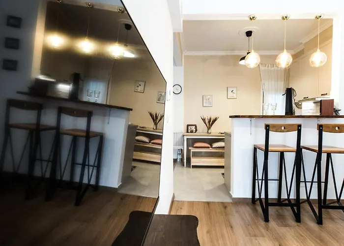 Thessaloniki Luxury Suites - Elegant, Spacious With Balcony Апартаменты *