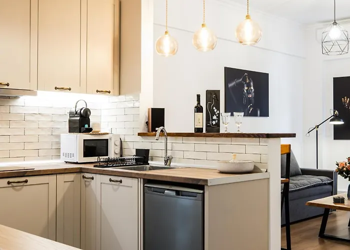 Thessaloniki Luxury Suites - Elegant, Spacious With Balcony