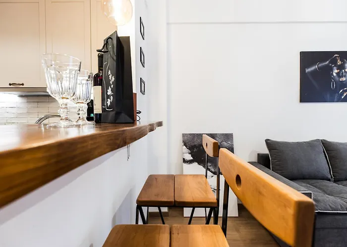 Thessaloniki Luxury Suites - Elegant, Spacious With Balcony Апартаменты