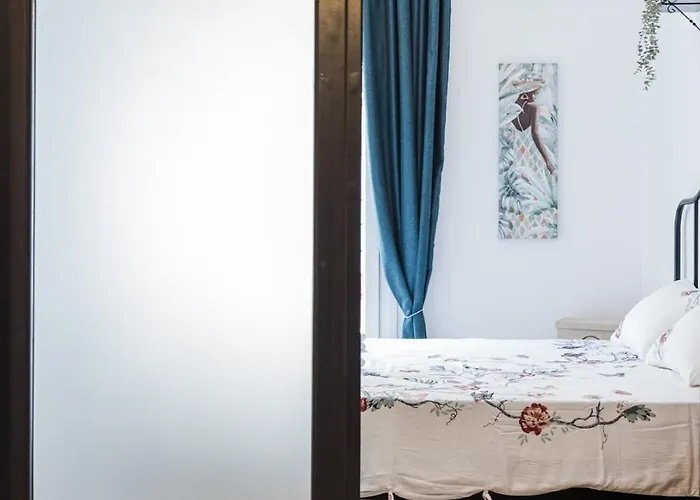 Thessaloniki Luxury Suites - Elegant, Spacious With Balcony * Салоники